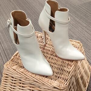Izabella Rue Ivory Stiletto Booties Size 6